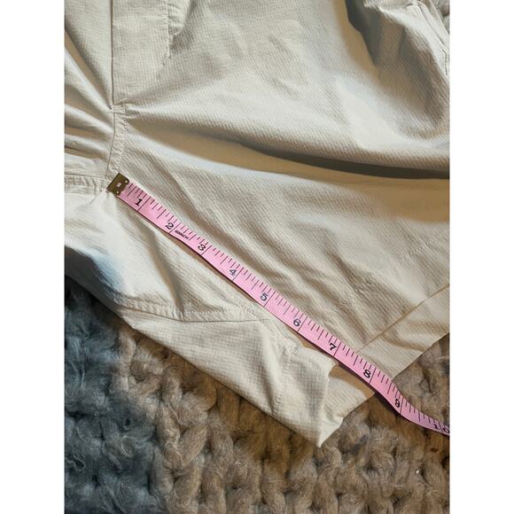 Lululemon bowline short "8 vapor size med - Picture 3 of 8